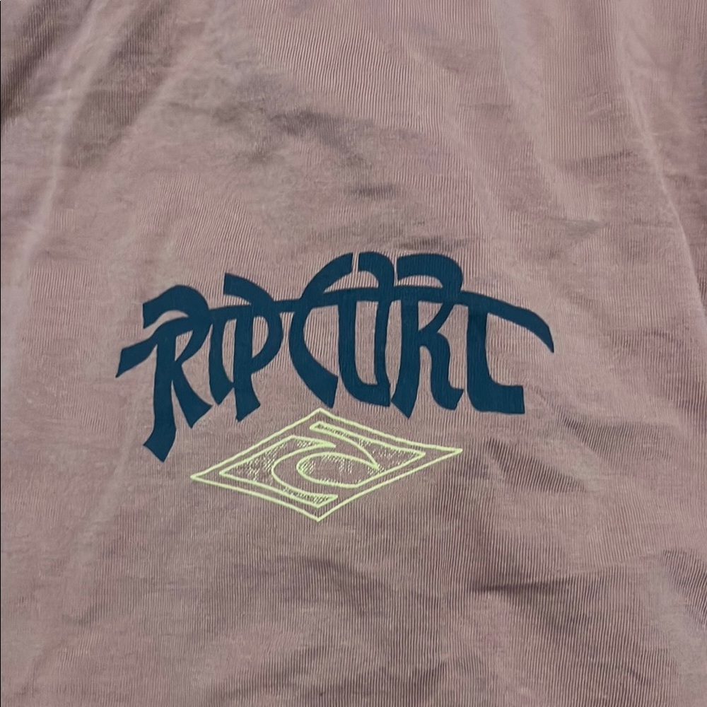 Rip Curl Pink Short Sleeve Tee Casual Comfort it’s salmon color - Picture 4 of 5